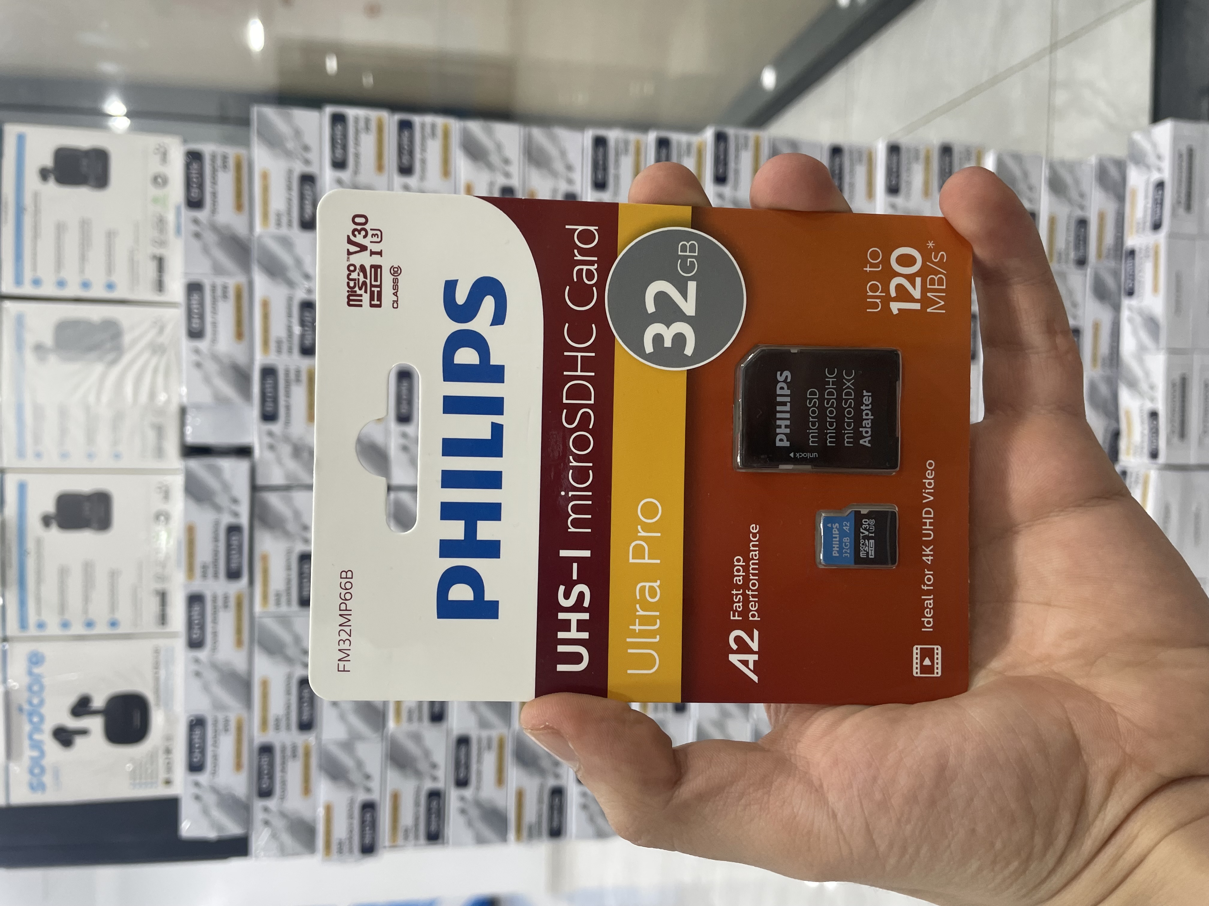 بطاقة ذاكرة Philips 32GB Ultra Pro microSDHC الأصلي (مع محول Adapter)
